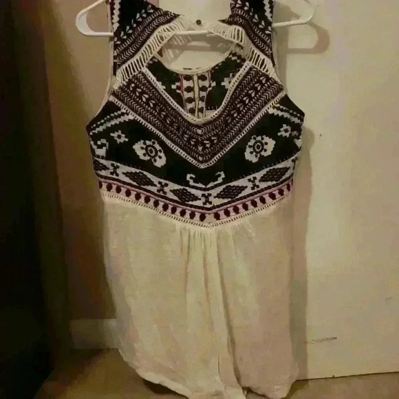 Lucky Brand Embroidered Aztec Top - Picture 4 of 6